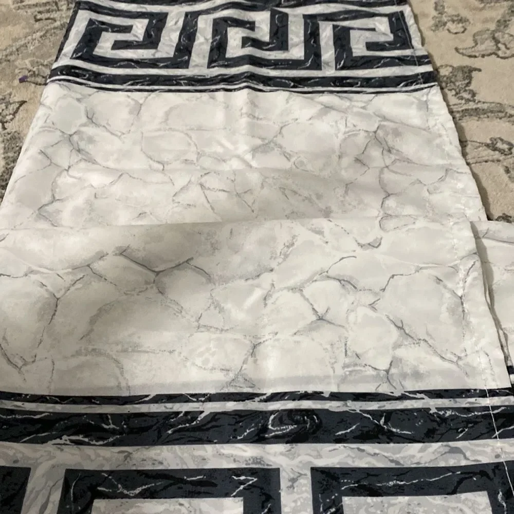 Shower curtain in white, gray and black